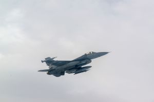 F-16 pilots, KC-135 crews team for mid-air refueling training