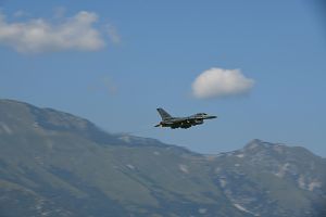 U.S Air Force F-16 Fighting Falcon Flies
